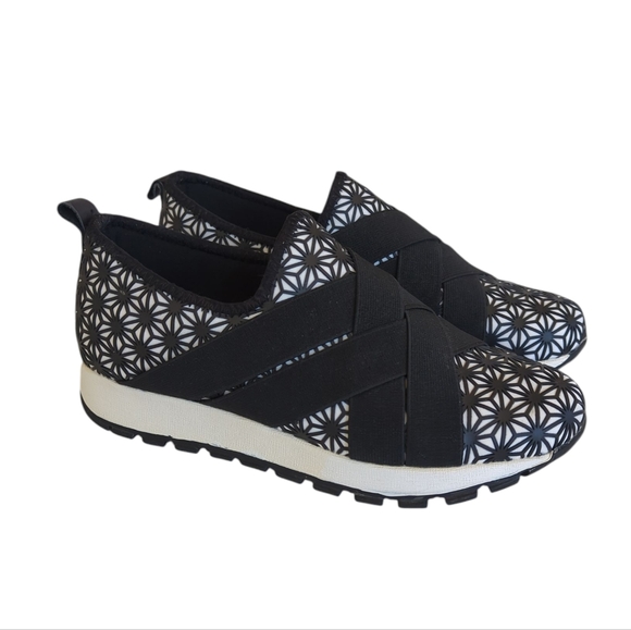 bernie mev. Shoes - BM Bernie Mev Mary Jane Flats EU 40 Black White Lightweight Flexible